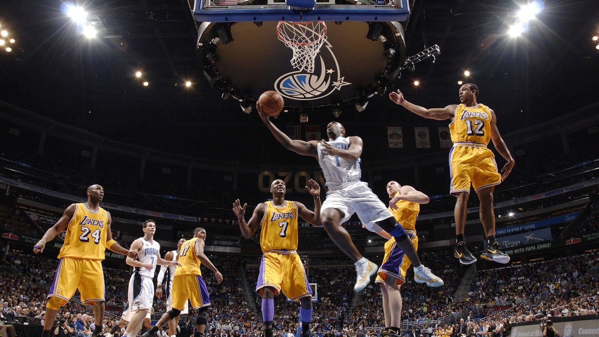 NBA季后赛激战正酣，东西部豪强争夺总决赛门票