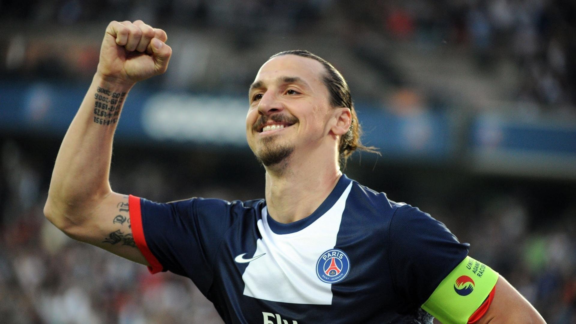 拉菲尼亚绝妙弧线成巴西新图腾，球迷热议奇迹壁纸永载史册